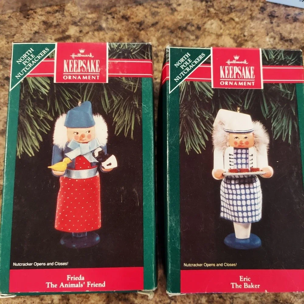Hallmark Keepsake 1992 North Pole Nutcrackers Frieda & Eric Ornament Set‎ of 2